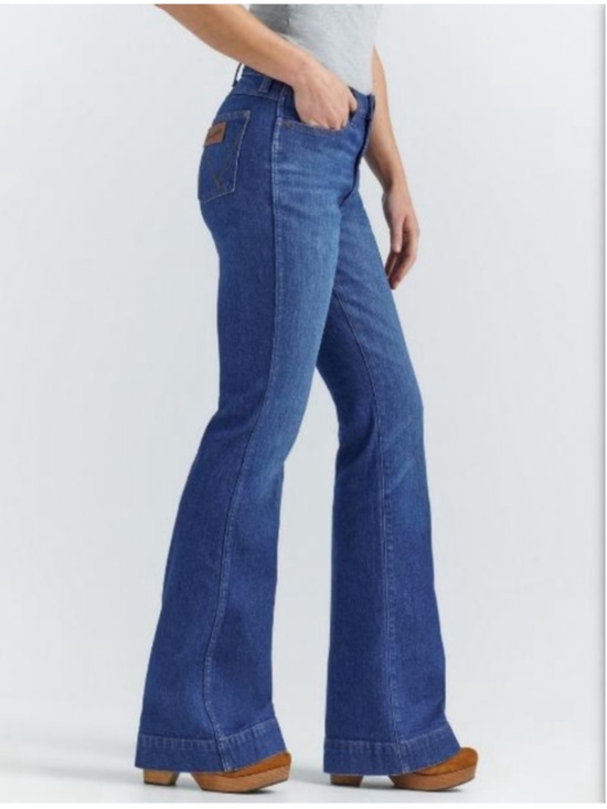 Wrangler Retro Denim - Wrangler Blue Vintage Retro
Bailey High Rise Flare Wide Leg
Western Jeans